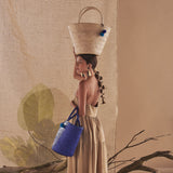 'Nanci' パームヤシ使用 ポンポン付き バッグ (青) - ペルー人アーティストハンドメイド