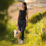 'Nanci' パームヤシ使用 ポンポン付き バッグ - ペルー人アーティストハンドメイド