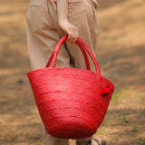 'Nanci' パームヤシ使用 ポンポン付き バッグ (赤) - ペルー人アーティストハンドメイド